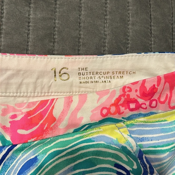 Lilly Pulitzer 
Buttercup Stretch 
Shorts 5”
Worn once - Picture 2 of 2